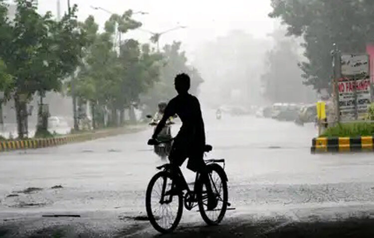 Heavy rains alert in Assam I ৰাজ্যৰ কেইবাখনো জিলাত ধাৰাসাৰ বৰষুণৰ সতৰ্কবাণী 1 Heavy rains alert in Assam I ৰাজ্যৰ কেইবাখনো জিলাত ধাৰাসাৰ বৰষুণৰ সতৰ্কবাণী