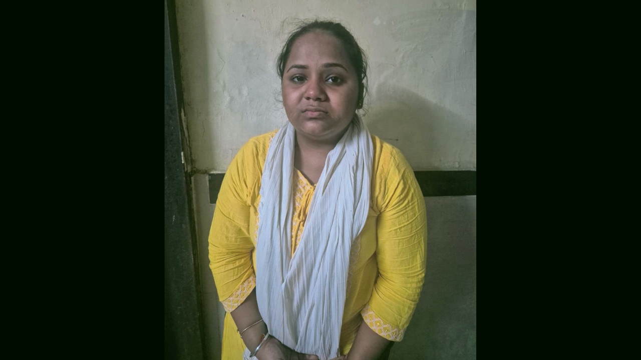 Teacher punishment । বেয়া হাতৰ আখৰৰ বাবেই তৃতীয় শ্ৰেণীৰ শিক্ষাৰ্থীক হাত জ্বলাই শাস্তি গৃহ শিক্ষয়িত্ৰীৰ 3 Teacher punishment ।