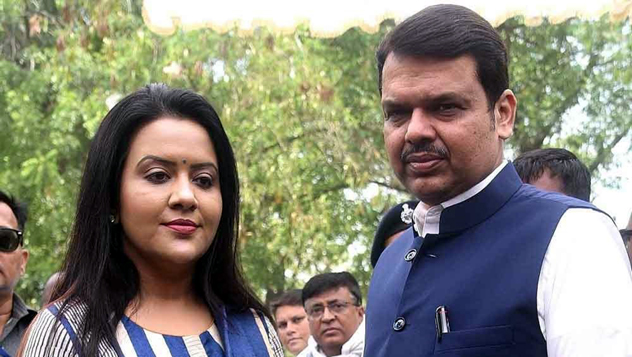 মুম্বাইৰ যান-জটত বাঢ়িছে বিবাহ বিচ্ছেদ, দাবী প্রাক্তন মুখ্যমন্ত্রী ফড়ণবীসৰ পত্নীৰ 1 মুম্বাইৰ যান-জটত বাঢ়িছে বিবাহ বিচ্ছেদ, দাবী প্রাক্তন মুখ্যমন্ত্রী ফড়ণবীসৰ পত্নীৰ