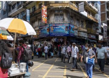 পাউৰুটি ১৩০ টকা, পেট্র’ল ২৫৪ টকা প্রতি লিটাৰ ! মূল্যস্ফীতিত কাহিল অৱস্থা শ্ৰীলংকাৰ