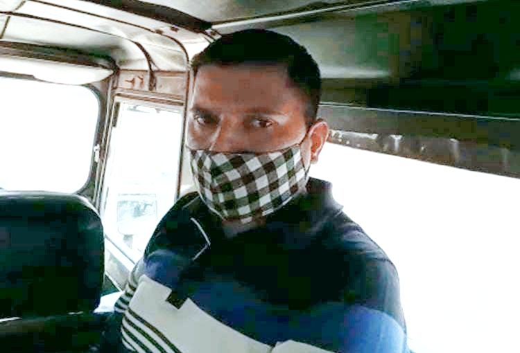 মহানগৰ আৰক্ষী জালত মাৰণাস্ত্ৰৰ অনুজ্ঞাপত্ৰ প্ৰদান কৰা প্ৰৱঞ্চক গ্ৰেপ্তাৰ: 1 মহানগৰ আৰক্ষী জালত মাৰণাস্ত্ৰৰ অনুজ্ঞাপত্ৰ প্ৰদান কৰা প্ৰৱঞ্চক গ্ৰেপ্তাৰ: