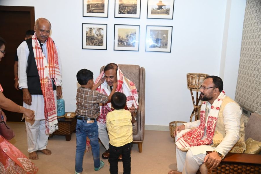 চাৰে ছয় বছৰীয়া শিশুৰ