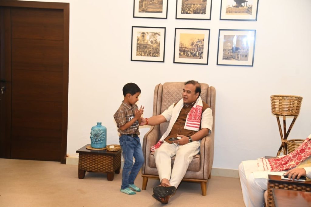 আপ্লুত মুখ্যমন্ত্ৰী