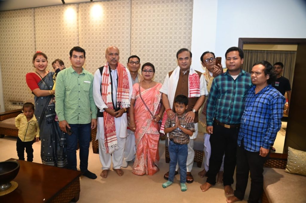 আপ্লুত মুখ্যমন্ত্ৰী