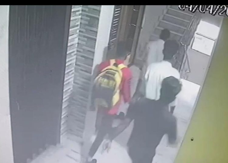 গুৱাহাটীত দিন-দুপৰতে বিলাসী এপাৰ্টমেণ্টত ডকাইতি; সমগ্ৰ দৃশ্য বন্দী চিচিটিভিত