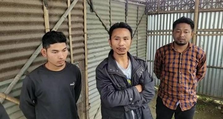চিৰাং আৰক্ষীৰ সকীয়নিত ভয় খাই তিনি দুধৰ্ষ ডকাইতৰ আত্মসমৰ্পণঃ 1 চিৰাং আৰক্ষীৰ সকীয়নিত ভয় খাই তিনি দুধৰ্ষ ডকাইতৰ আত্মসমৰ্পণঃ