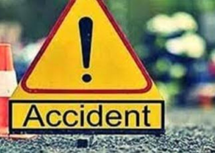 লখিমপুৰৰ চাউলধোৱাত পথ দুৰ্ঘটনাঃ নিহত ১ জন, আহত ২ জন- 1 লখিমপুৰৰ চাউলধোৱাত পথ দুৰ্ঘটনাঃ নিহত ১ জন, আহত ২ জন-