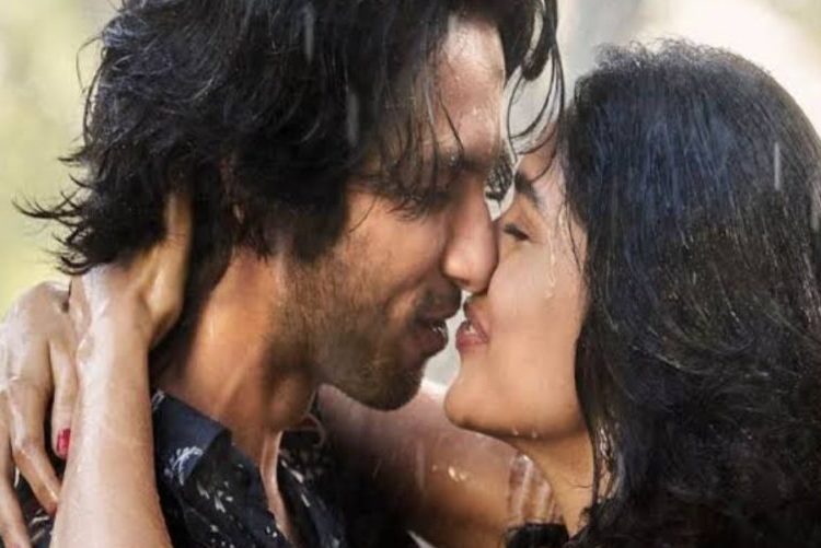 পিছুৱাই গ’ল শ্বাহিদ কাপুৰ আৰু মৃণাল ঠাকুৰৰ “জাৰ্চী” ছবিৰ মুক্তিৰ তাৰিখ