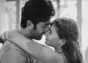 আলিয়াৰ বান্ধৱী সকলক ১২ লাখ টকা দিয়াৰ প্ৰতিশ্ৰুতি ৰণবীৰ কাপুৰৰঃ