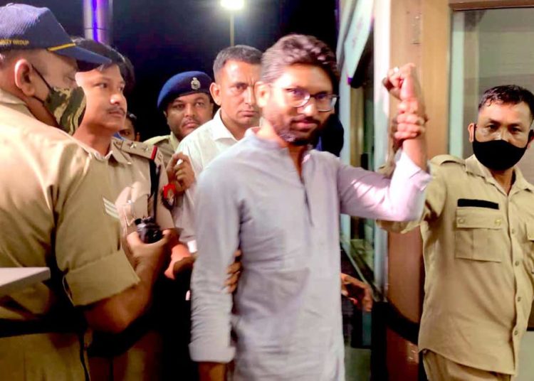 বিধায়ক জিগনেশ মেৱানীক গ্ৰেপ্তাৰ: গুৱাহাটীলৈ আনি আছে