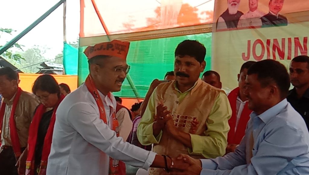 কংগ্ৰেছৰ সম্পাদক ডাঃ মংবে ৰংপি বিজেপিত যোগদান