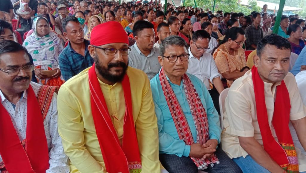 বিভিন্ন ৰাজনৈতিক দলৰ প্ৰায় ৮ শতাধিক কৰ্মীয়ে আজি ডিফুত আনুষ্ঠানিকভাবে বিজেপিত যোগদান কৰে