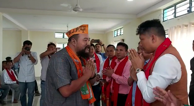 মন্ত্ৰী পিযুষ হাজৰিকাৰ উপস্থিতিত প্ৰায় ছয় শতাধিক বিজেপিত যোগদান