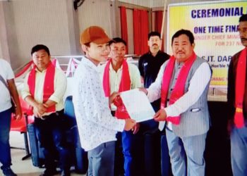 কাৰ্বি আংলং জিলাৰ লৰিংথেপিত মুখ্যমন্ত্ৰী সাহায্য পুঁজিৰ চেক বিতৰণ: