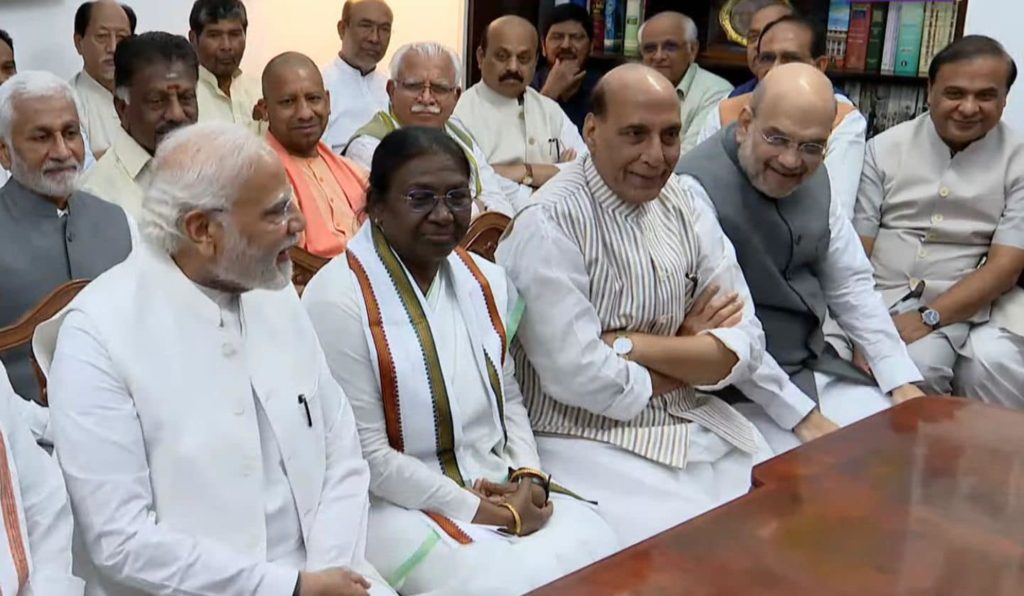 মনোনয়ন দাখিল দ্ৰৌপদী মুৰ্মুৰ