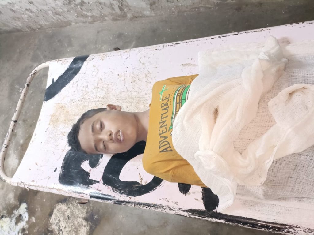 হেলিপেড নিৰ্মাণৰ বাবে খণ্ডা এক বৃহৎ গাঁতত পৰি মৃত্যুমুখত পৰা শিশুক কেন্দ্ৰ কৰি ব্যাপক চাঞ্চল্যঃ