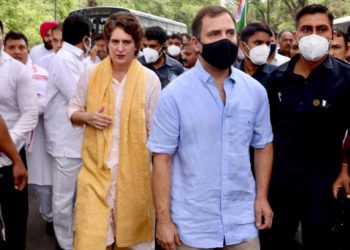 সদলবলে খোজকাঢ়ি ই ডিৰ কাৰ্যালয়ত উপস্থিত ৰাহুল গান্ধীৰ, নাটকীয় পৰিস্থিতি ৰাজধানীত