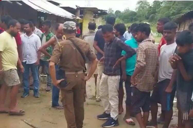 লোমহৰ্ষক হত্যাকাণ্ড: একে পৰিয়ালৰ তিনি সদস্যক নৃশংস হত্যা