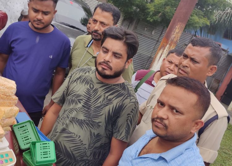 ড্ৰাগছ বিৰোধী ৰঙিয়া আৰক্ষীৰ সফলতাঃ ২ কোটি টকাৰ ড্ৰাগছ সহ আটক সৰবৰাহকাৰী