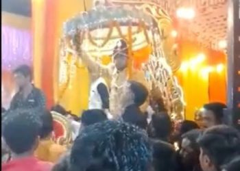 বন্ধুৰ পৰা বন্দুক লৈ উল্লাসত মতলীয়া দৰা : পিছে দৰাৰ গুলীতে মৃত্যু বন্ধুৰ!