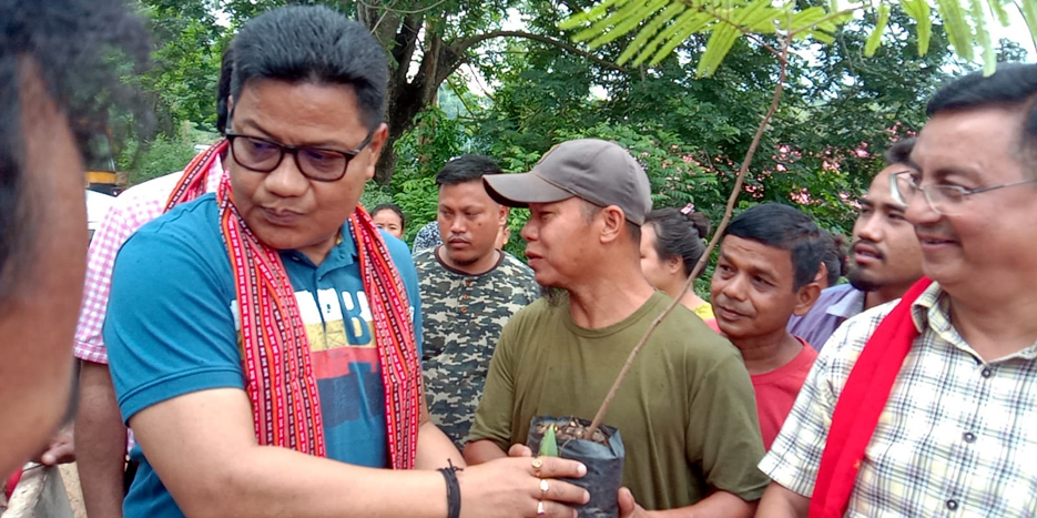 ডিফুত বন বিভাগৰ উদ্যোগত বিশ্ব পৰিৱেশ দিৱস পালন