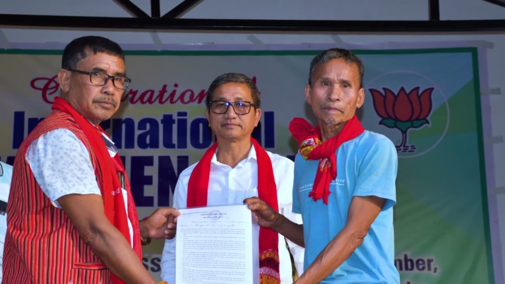স্বায়ত্তশাসিত পৰিষদৰ সিংহাসন পৰিষদীয় সমষ্টিৰ বিজেপিৰ প্ৰাৰ্থী অমৰছিং তিচ'ৰ বিজয়