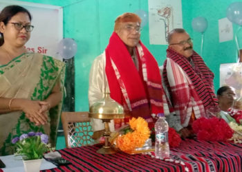 ডিফুৰ চন্দ্ৰছিং টেৰণ হাইস্কুলৰ জ্যেষ্ঠ শিক্ষকদ্বয়ক বিদায় সম্বৰ্ধনা: