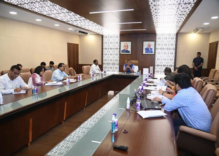 গৃহ নিৰ্মাণ আৰু অন্যান্য নিৰ্মাণ শ্ৰমিকৰ কল্যাণ সন্দৰ্ভত গুৰুত্বপূৰ্ণ বৈঠক মুখ্যমন্ত্ৰীৰ: