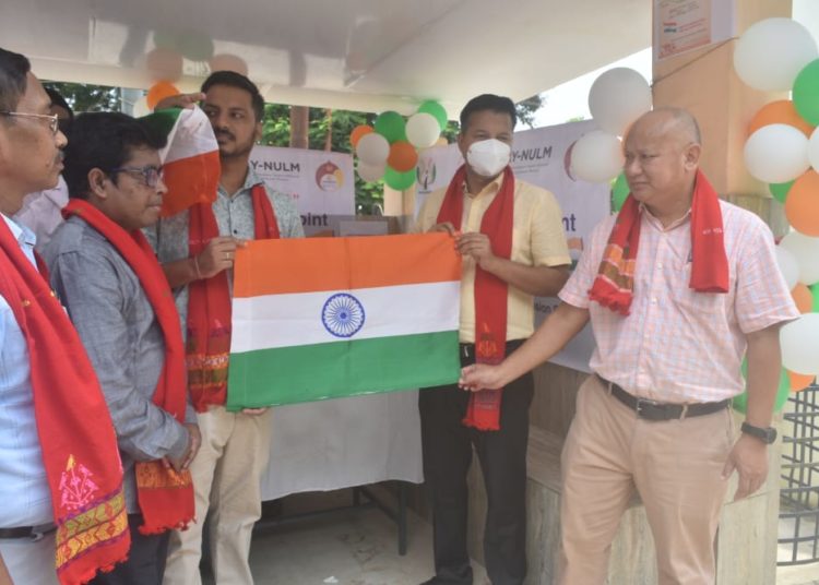 'হৰ ঘৰ ত্ৰিৰংগা' কাৰবি আংলঙত এক লাখ ঘৰত উত্তোলন কৰা হব ত্ৰিৰংগা পতাকা ঃ জিলা উপায়ুক্ত দিবাকৰ নাথ 1 ‘হৰ ঘৰ ত্ৰিৰংগা’ কাৰবি আংলঙত এক লাখ ঘৰত উত্তোলন কৰা হব ত্ৰিৰংগা পতাকা ঃ জিলা উপায়ুক্ত দিবাকৰ নাথ