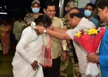 গুৱাহাটীলৈ অহা দ্ৰৌপদী মুৰ্মুক উষ্ম আদৰণি বৰঝাৰতঃ