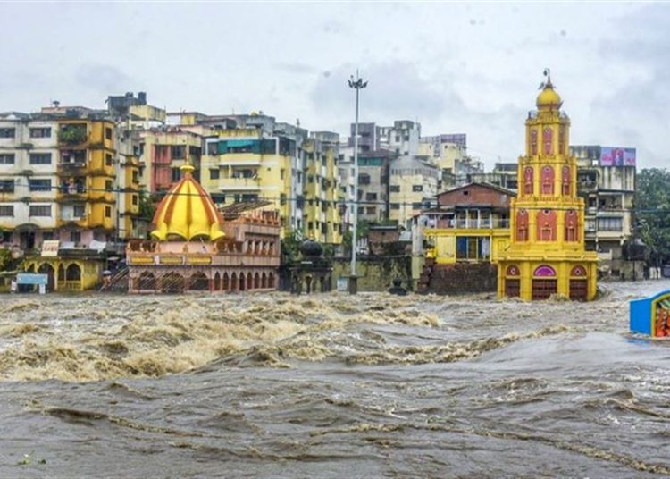 ধাৰাসাৰ বৰষুণৰ ফলত গুজৰাটত বান পৰিস্থিতি, ২৪ ঘণ্টাত ৭ জনৰ মৃত্যু