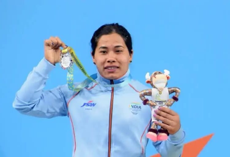 মীৰাবাঈৰ পিছত এইবাৰ বিন্দিয়াৰাণী : কমনৱেলথ গেমছত ৰূপৰ পদক লাভ মণিপুৰী ভাৰোত্তোলকগৰাকীৰ