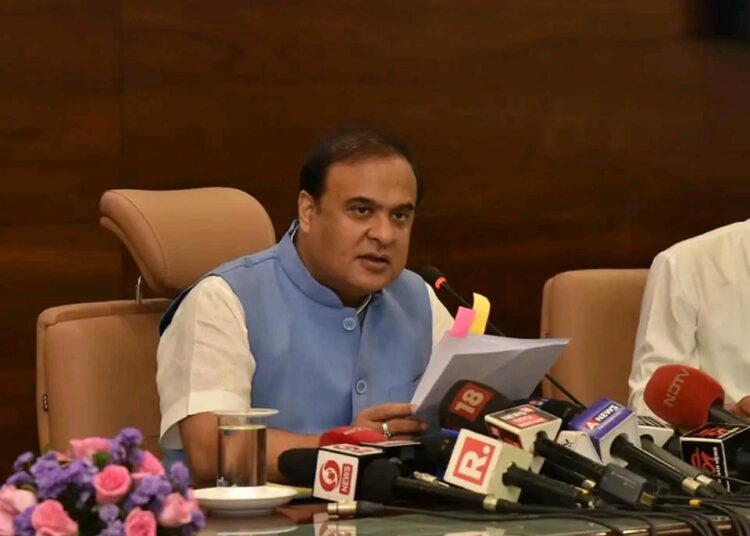 সোমবাৰে মুখ্যমন্ত্ৰী ড° হিমন্ত বিশ্ব শৰ্মাই বহিঃৰাজ্যৰ পৰা অহা মছজিদৰ ইমাম আৰু মাদ্ৰাছাৰ শিক্ষকসকলৰ পঞ্জীয়ন বাধ্যতামূলক কৰে-