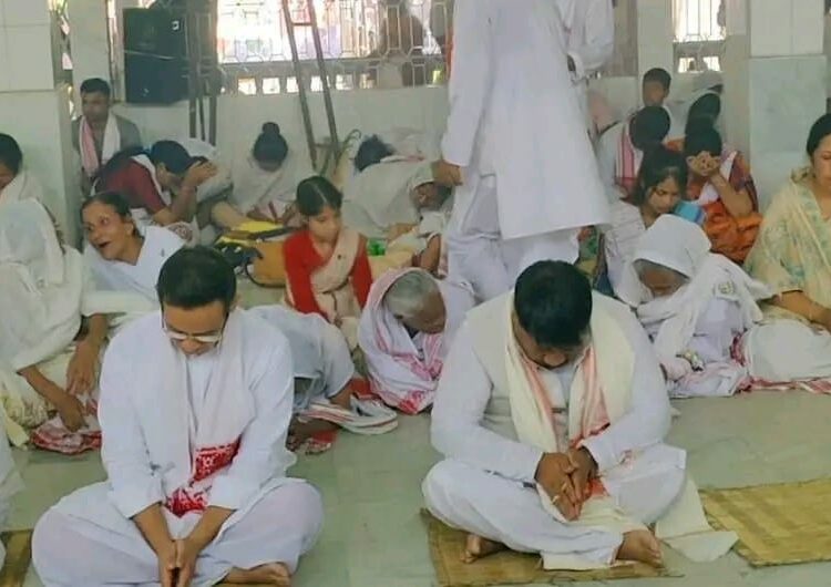 ঢেঁকীয়াখোৱা নামঘৰত একেলগে সেৱা ললে মন্ত্ৰী অতুল বৰা আৰু কংগ্ৰেছ সাংসদ গৌৰৱ গগৈয়ে