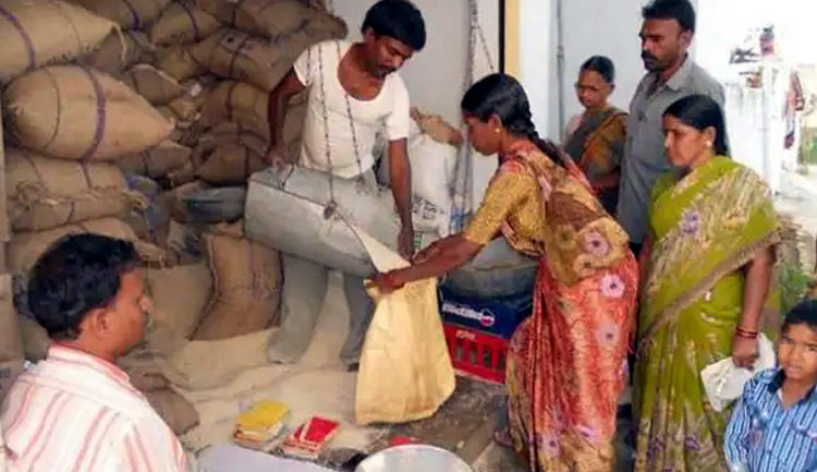 যন্তৰ-মন্তৰত ধৰ্ণাত প্ৰধানমন্ত্ৰীৰ ভাতৃ, কেন্দ্ৰীয় চৰকাৰৰ পৰা ক্ষতিপূৰণৰ দাবী