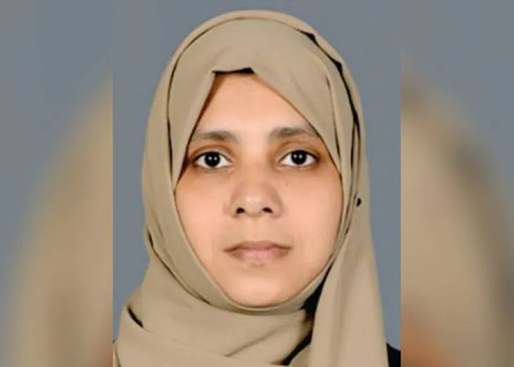 কেৰালাৰ ৱায়ানডৰ থামাৰাছেৰী সমীপত সংঘটিত এক শোকাৱহ দুৰ্ঘটনাঃ খেদি অহা বাটৰ কুকুৰৰ পৰা ৰক্ষা পাবলৈ দৌৰাৰ সময়তে অঘটন
