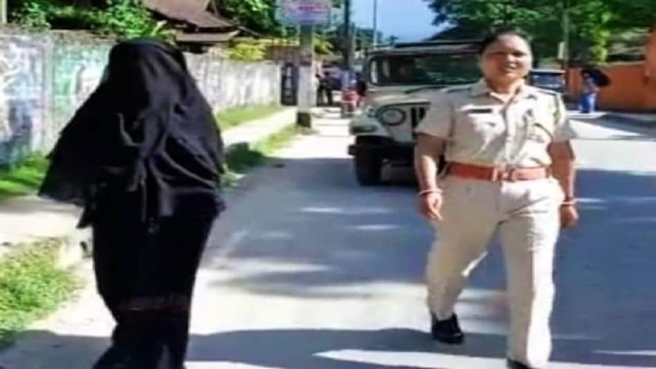 জেহাদীৰে যোগসূত্ৰ মহিলাক আটক