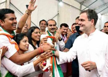 গুজৰাটত ৰাহুল গান্ধীৰ প্ৰতিশ্ৰুতিৰ বন্যা: