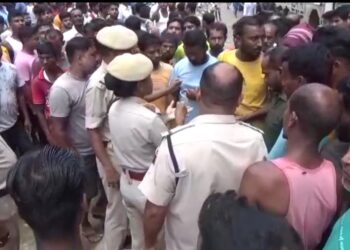 হোজাই লংকা বজাৰত সংঘটিত পথ দুৰ্ঘটনাত ট্ৰাকৰ চেপাত মৃত্যু মহিলাৰঃ