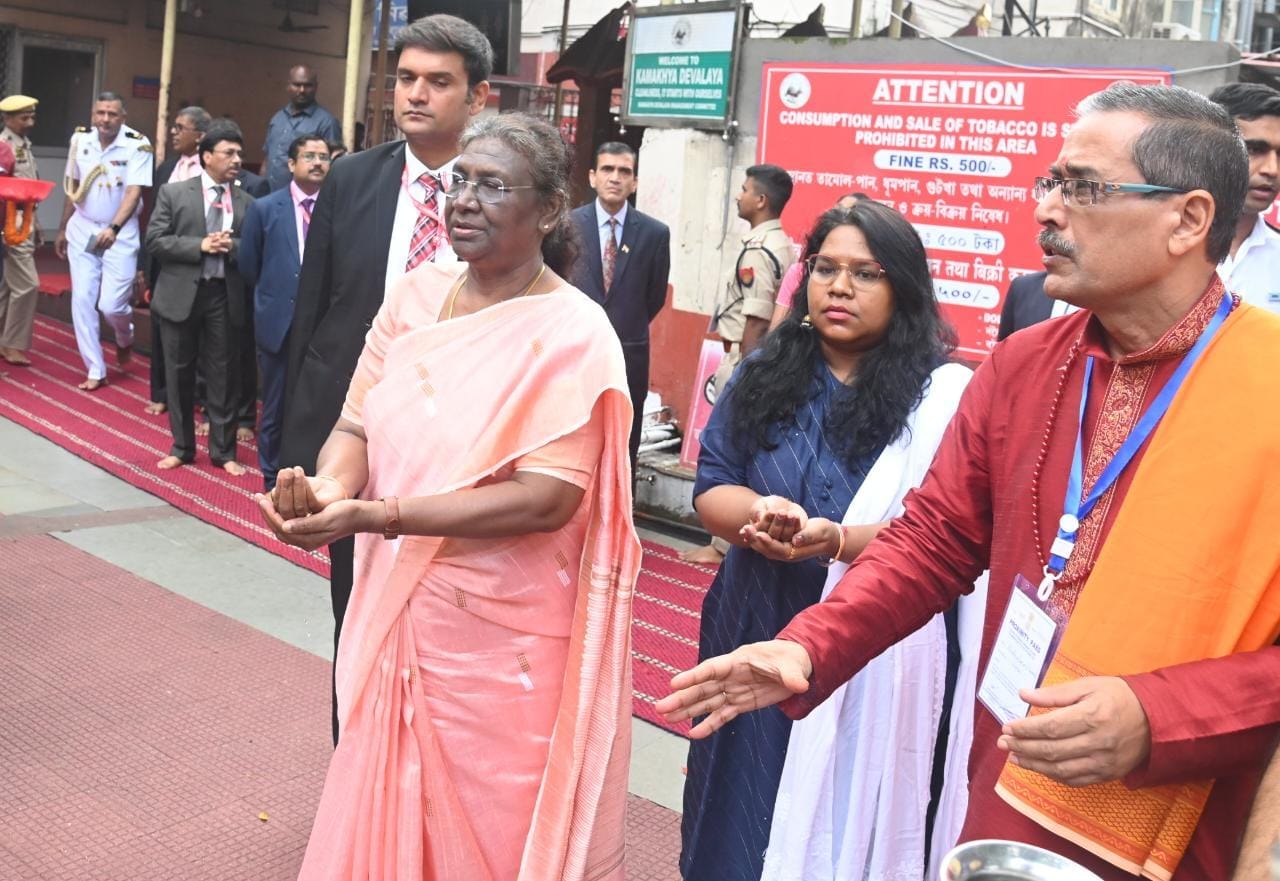 ৰাষ্ট্ৰপতি দ্ৰৌপদী মুর্মুৰ মা কামাখ্যা মন্দিৰ দৰ্শন