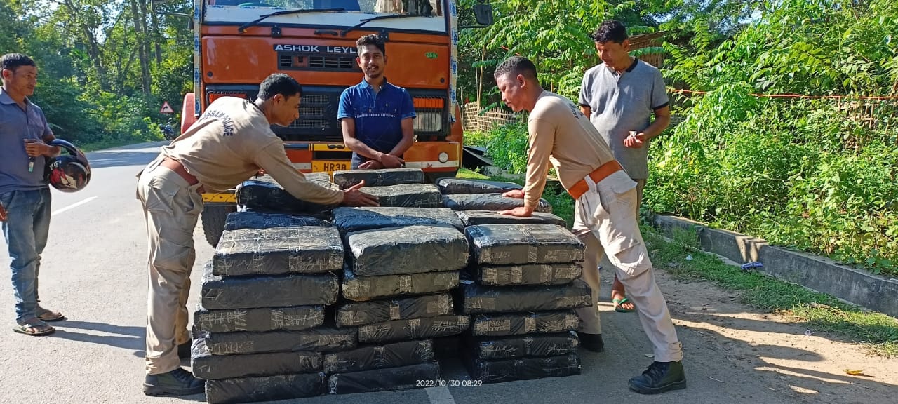 ৮ কুইন্টল ওজনৰ গাঞ্জা সহ এটা সৰবৰাহকাৰী আটক: