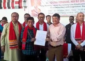 ডিফুত ভিলেজ কাউন্সিলৰ সভাপতি, সম্পাদক সকললৈ নিযুক্তি-পত্ৰ বিতৰণ