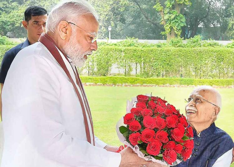 গোলাপ লৈ আদৱানীৰ ঘৰত মোদী