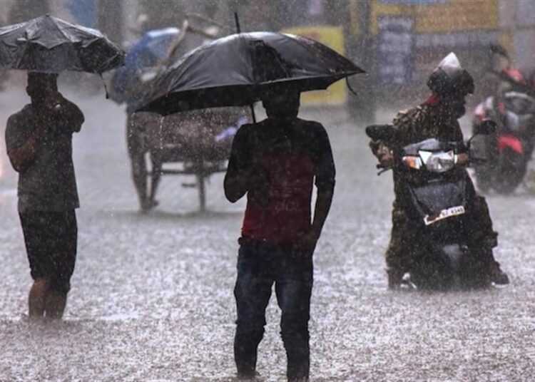 প্ৰবল বৰষুণৰ পূৰ্বাভাস, তামিলনাডুত ৰেড এলাৰ্ট জাৰি
