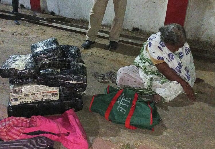 ডিফু ৰেল ষ্টেচনত আৰক্ষীৰ অভিযানত বৃহৎ পৰিমাণৰ গাঞ্জা উদ্ধাৰ: