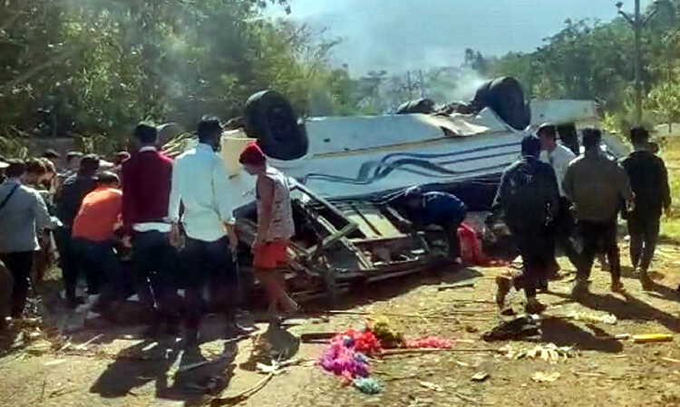 মণিপুৰত স্কুল বাছ দুৰ্ঘটনাত ছাত্ৰসহ ১৫ জনৰ মৃত্যু