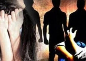 কামৰ লোভ দেখুৱাই মহিলাক মদ্যপান কৰাই দলবদ্ধ ধৰ্ষণ! গ্ৰেপ্তাৰ ৪