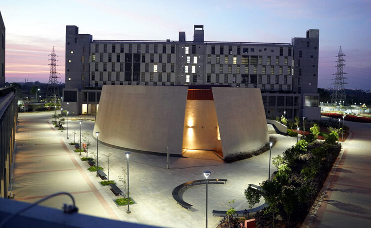 College Festival I নাচি নাচিয়ে বাগৰি পৰিল মঞ্চত! কলেজৰ উৎসৱত ছাত্ৰৰ অস্বাভাৱিক মৃত্যু