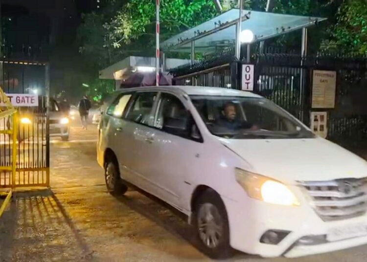 BBC I প্ৰায় ৬০ ঘণ্টাৰ পাছত বিবিচিৰ কাৰ্যালয় এৰিলে আয়কৰ বিভাগে