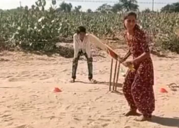 Teenage girl’s batting I অখ্যাত কিশোৰীৰ বেটিঙৰ ভিডিঅ’ত মন্ত্ৰমুগ্ধ শচীন তেণ্ডুলকাৰ